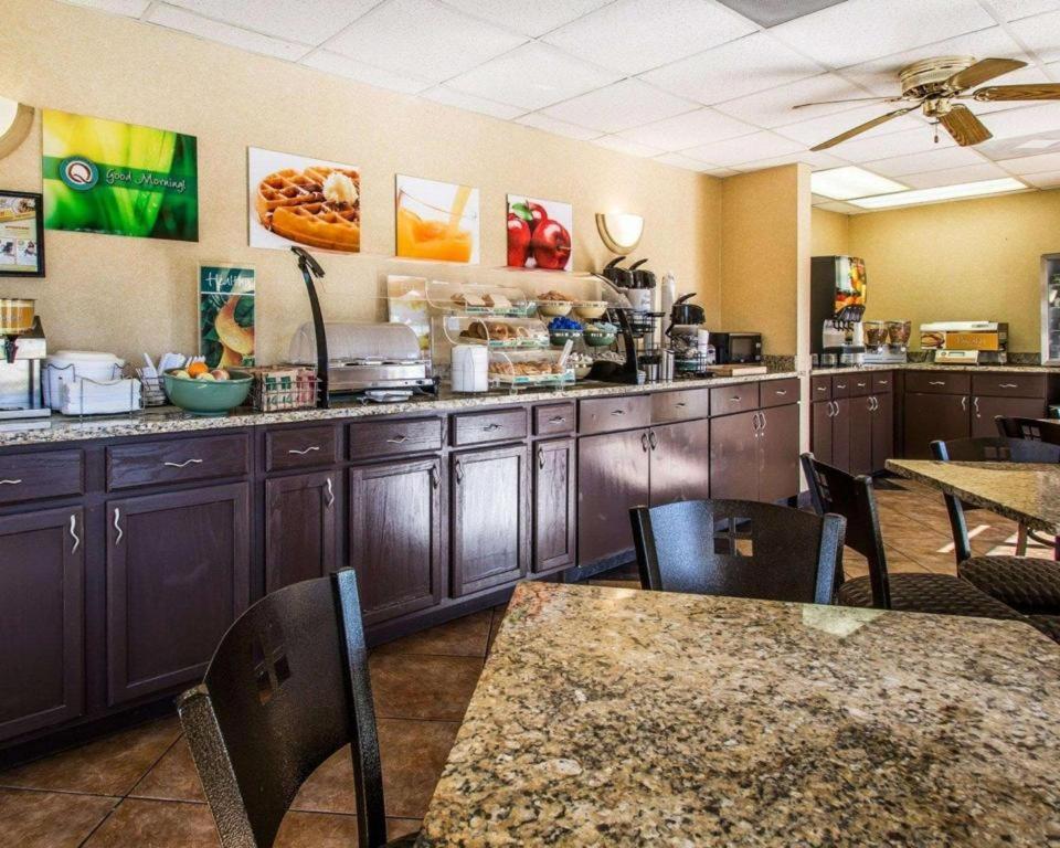 Quality Inn & Suites Near Panama City Beach Εξωτερικό φωτογραφία