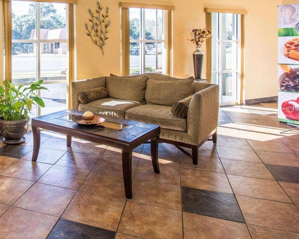 Quality Inn & Suites Near Panama City Beach Εξωτερικό φωτογραφία