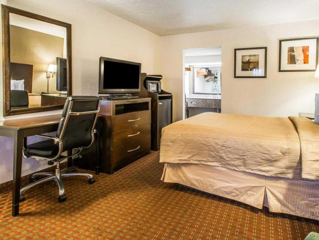 Quality Inn & Suites Near Panama City Beach Εξωτερικό φωτογραφία