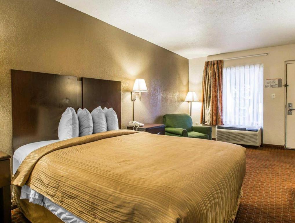 Quality Inn & Suites Near Panama City Beach Εξωτερικό φωτογραφία