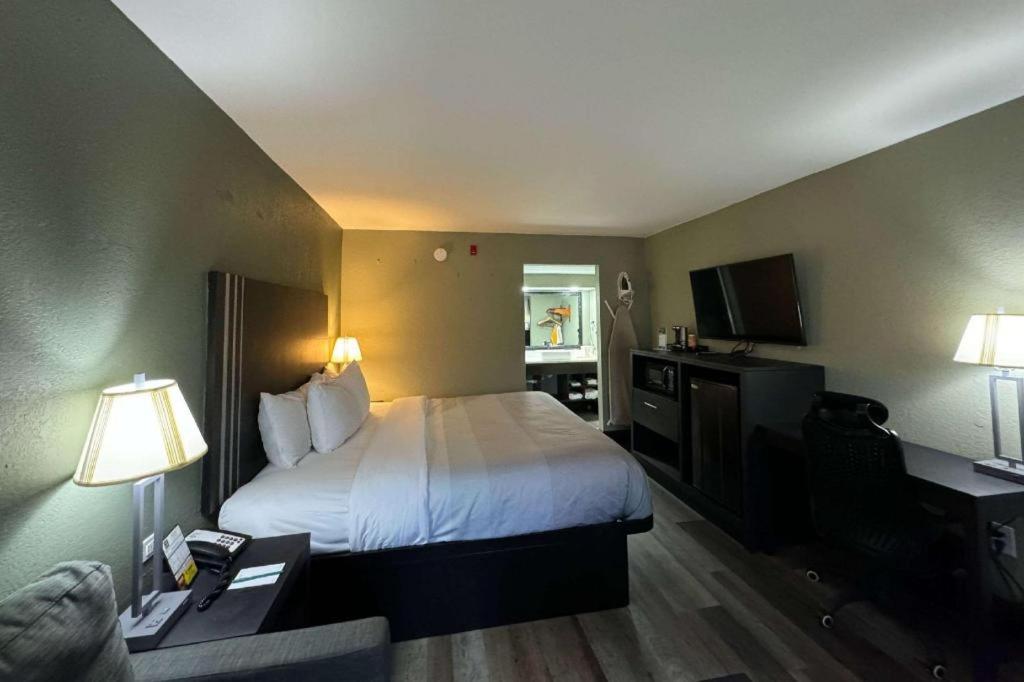 Quality Inn & Suites Near Panama City Beach Εξωτερικό φωτογραφία