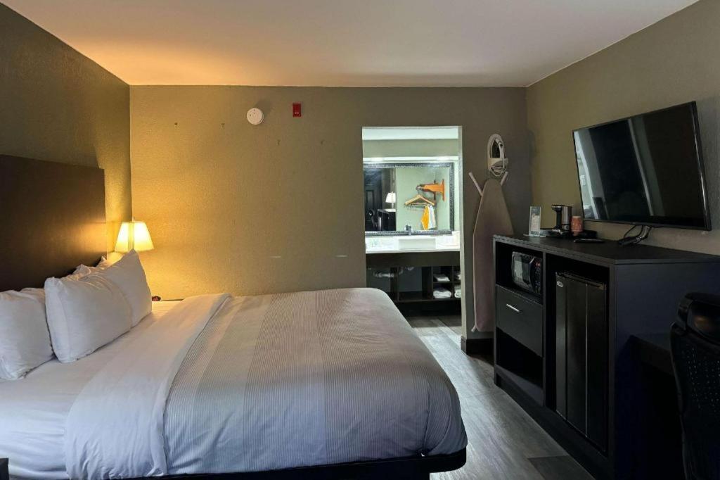 Quality Inn & Suites Near Panama City Beach Εξωτερικό φωτογραφία