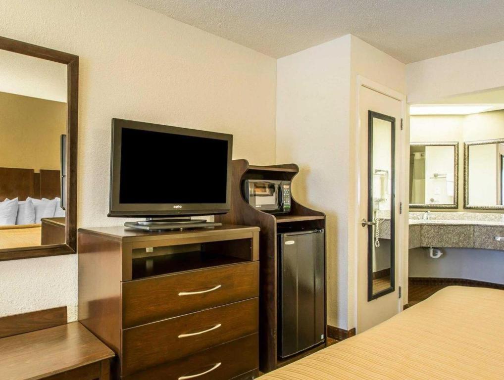 Quality Inn & Suites Near Panama City Beach Εξωτερικό φωτογραφία