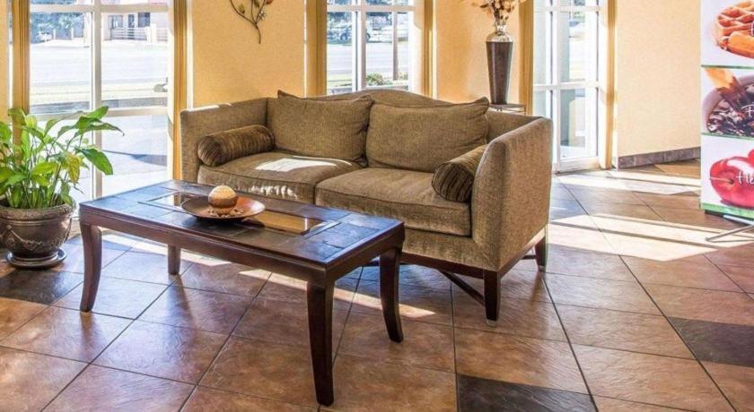 Quality Inn & Suites Near Panama City Beach Εξωτερικό φωτογραφία