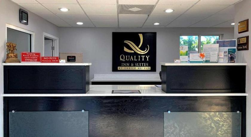 Quality Inn & Suites Near Panama City Beach Εξωτερικό φωτογραφία