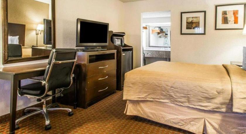 Quality Inn & Suites Near Panama City Beach Εξωτερικό φωτογραφία