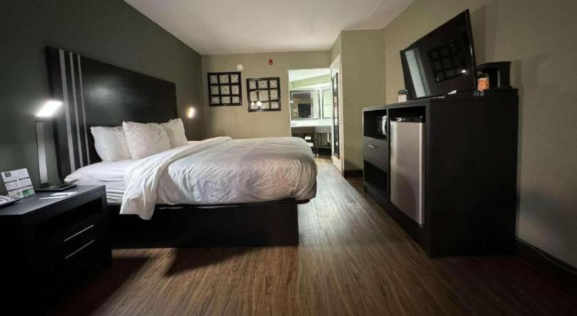 Quality Inn & Suites Near Panama City Beach Εξωτερικό φωτογραφία