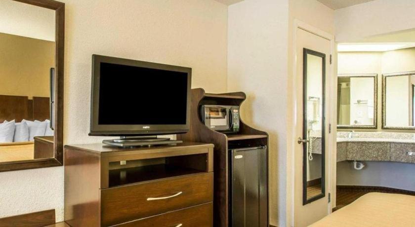 Quality Inn & Suites Near Panama City Beach Εξωτερικό φωτογραφία