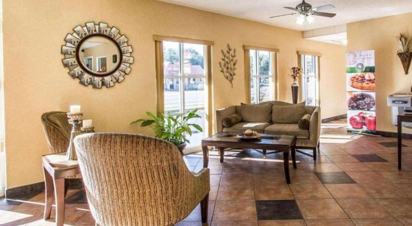 Quality Inn & Suites Near Panama City Beach Εξωτερικό φωτογραφία