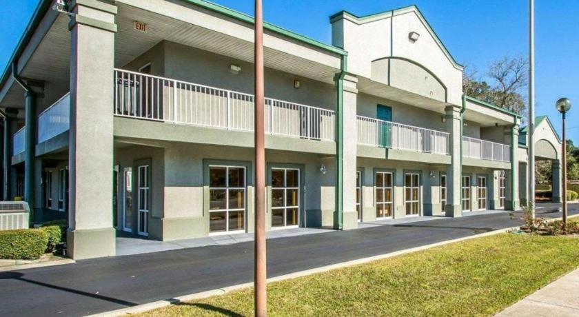 Quality Inn & Suites Near Panama City Beach Εξωτερικό φωτογραφία