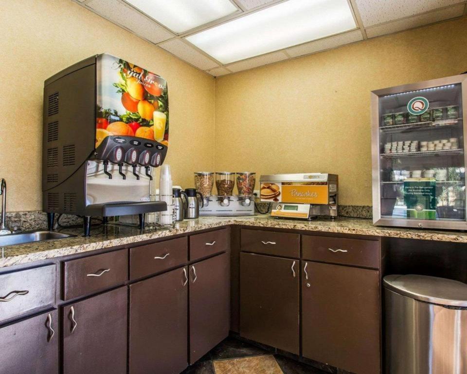 Quality Inn & Suites Near Panama City Beach Εξωτερικό φωτογραφία