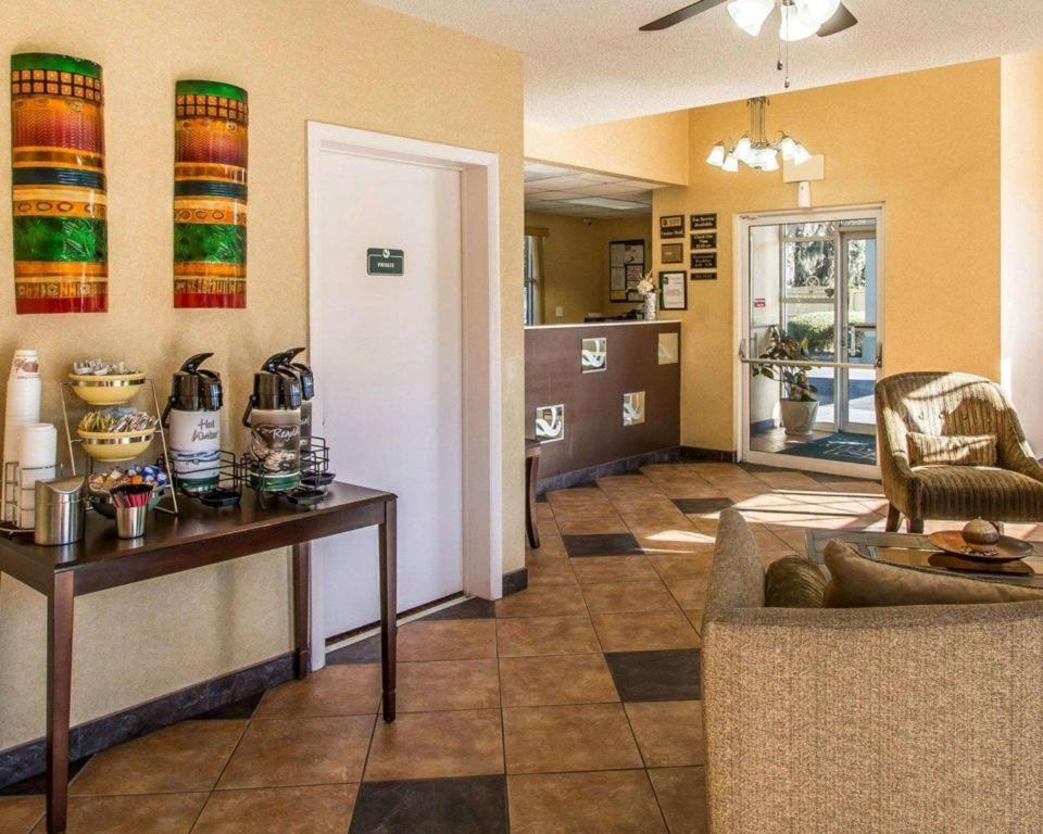 Quality Inn & Suites Near Panama City Beach Εξωτερικό φωτογραφία